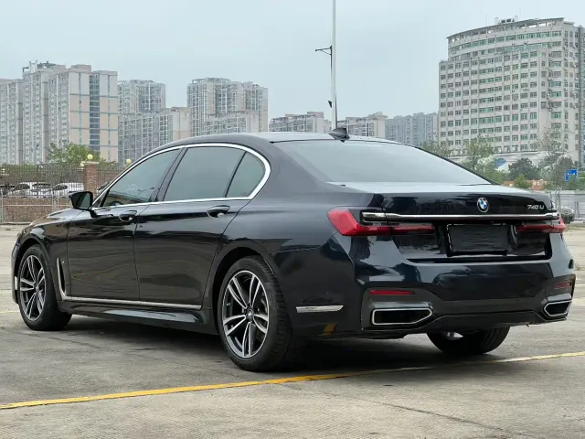 BMW 7 Series — Фото автомобиля 7