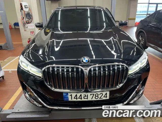 Фотография автомобиля — BMW 7-Series