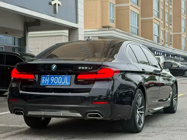 BMW 5 Series — Фото автомобиля 8