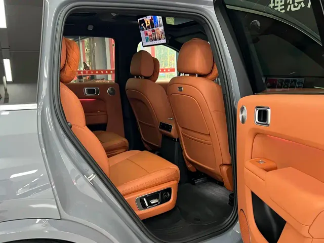 Li Auto L8 — Фото автомобиля 11
