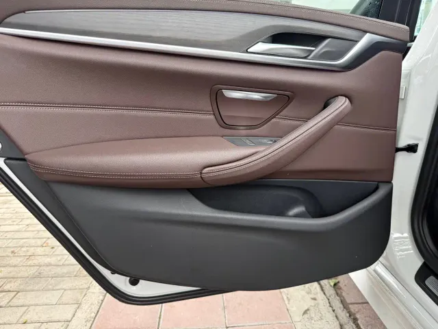 BMW 5 Series — Фото автомобиля 9