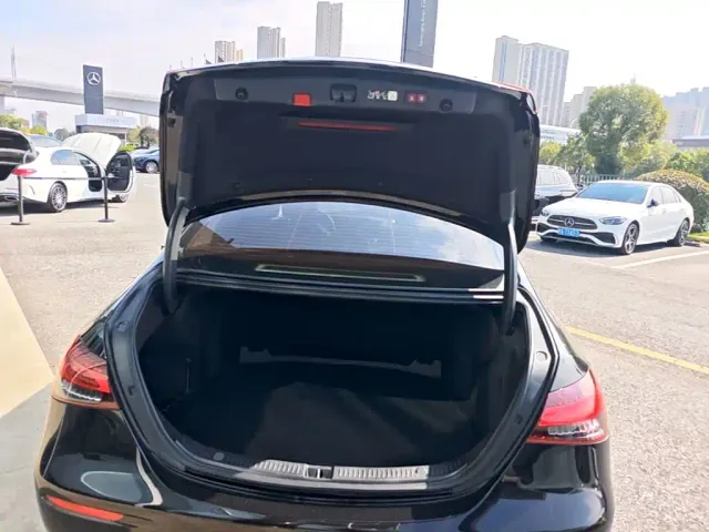 Mercedes-Benz E-Class — Фото автомобиля 18