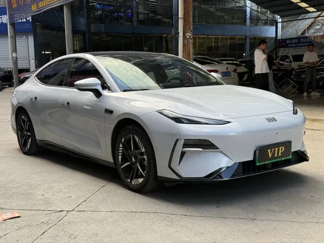 Geely Galaxy E8 — Фото автомобиля 3