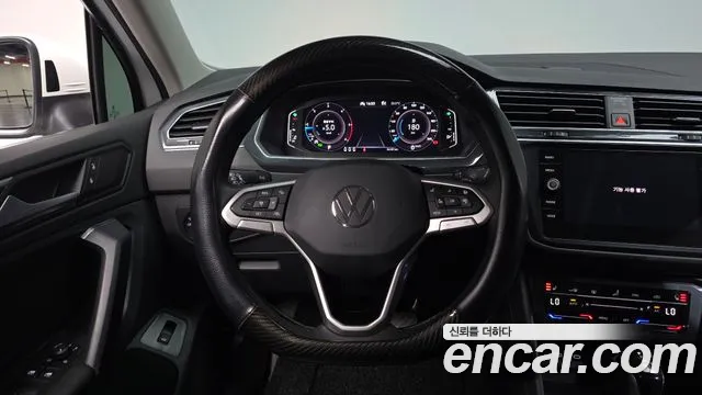 Volkswagen Tiguan Generation 2 — Фото автомобиля 13