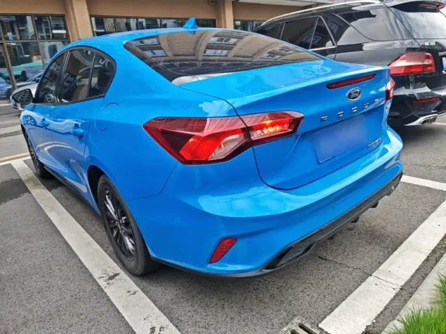 Ford Focus — Фото автомобиля 4
