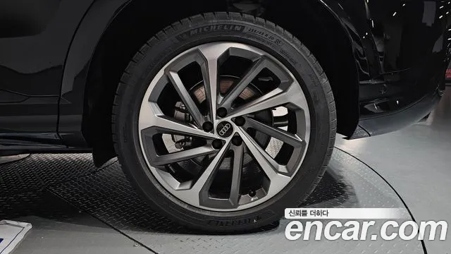 Audi Q5 40 TFSI quattro Sportback S Line — Фото автомобиля 17