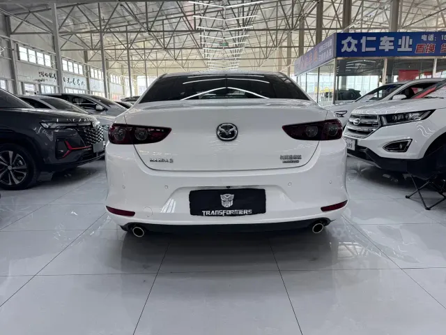 Mazda Axela — Фото автомобиля 4