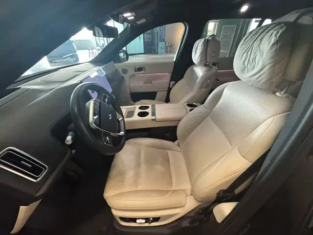 Li Auto L8 — Фото автомобиля 6