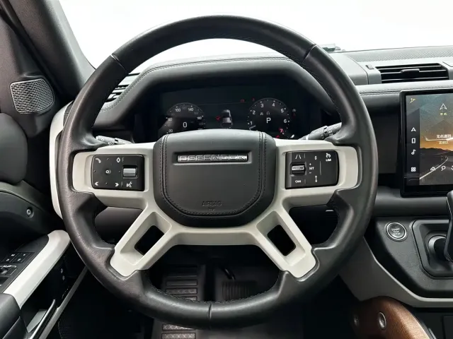 Land Rover Defender — Фото автомобиля 12