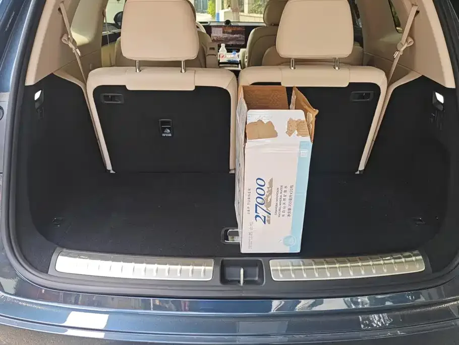 AITO Wenjie AITO M8 2025 Extended Range Ultra 53.4kWh 6-Seater — Фото автомобиля 4