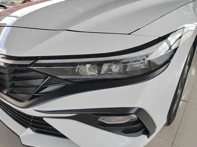 Hyundai Elantra — Фото автомобиля 23