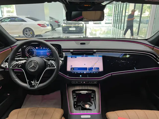 Mercedes-Benz E-Class — Фото автомобиля 5