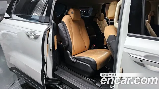 Kia Canival — Фото автомобиля 12