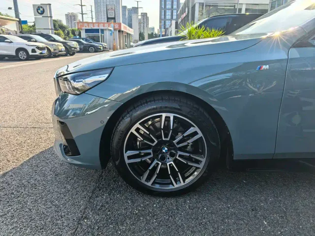 BMW 5 Series — Фото автомобиля 3