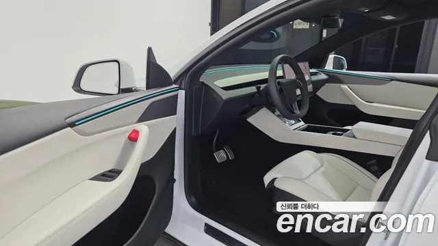Tesla Model Y — Фото автомобиля 10