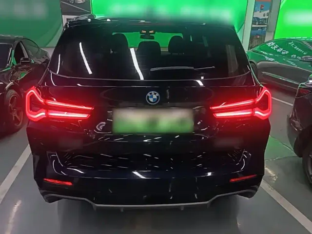 BMW iX3 — Фото автомобиля 5