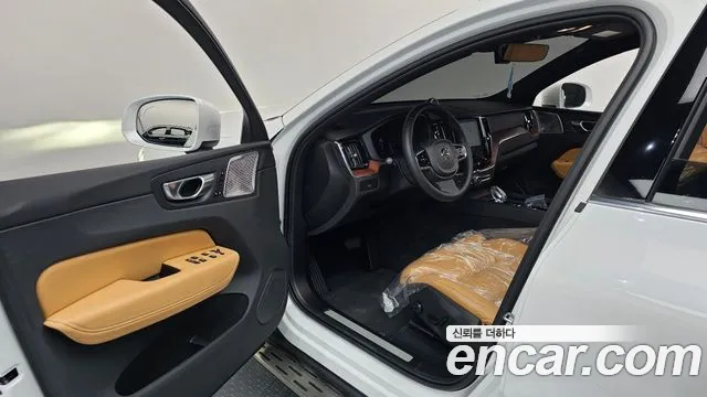 Volvo XC60 Generation 2 — Фото автомобиля 15