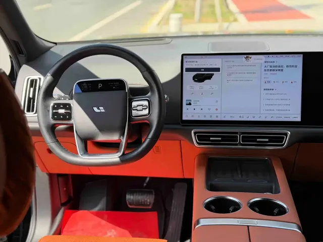 Li Auto L8 — Фото автомобиля 8