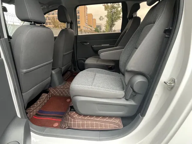 Wuling Hongguang — Фото автомобиля 10