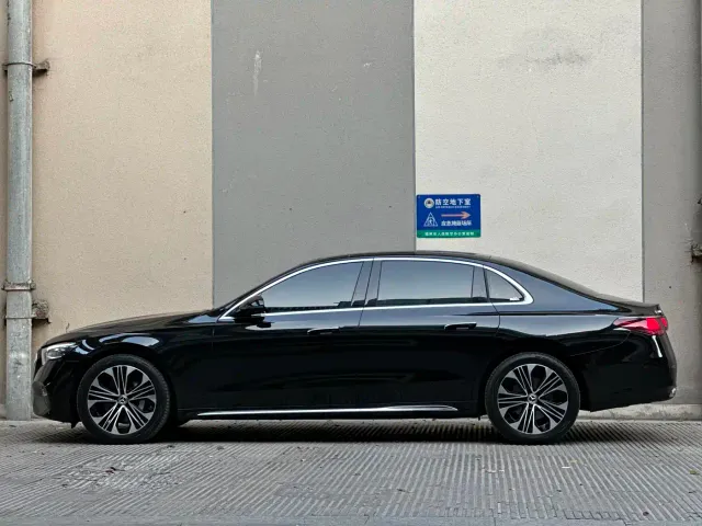 Mercedes-Benz E-Class — Фото автомобиля 10