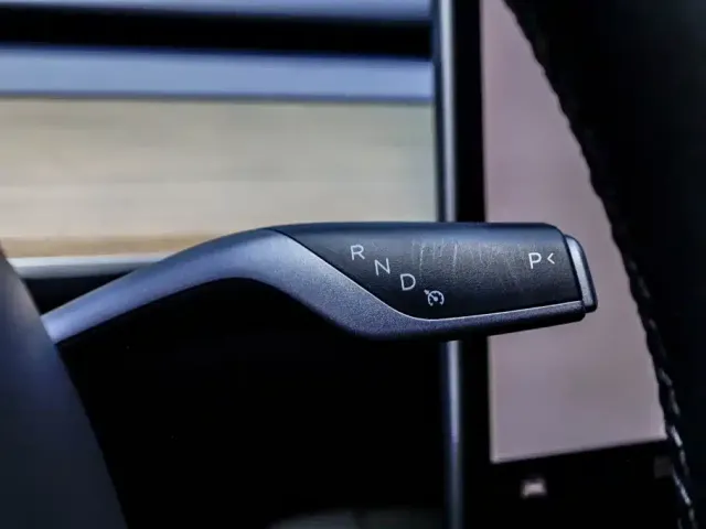 Tesla Model Y — Фото автомобиля 15