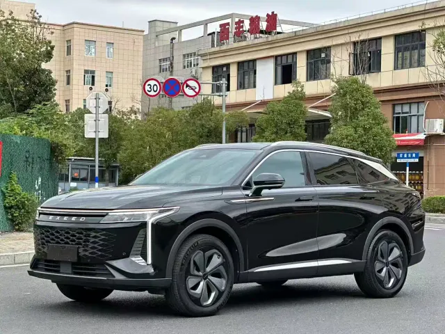 Exeed RX — Фото автомобиля 3
