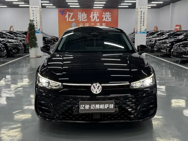 Volkswagen Passat 2025 Model Pro 380TSI Starlight Dragon Edition — Фото автомобиля 2