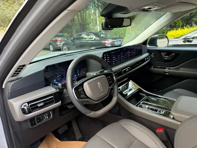 Lincoln Aviator — Фото автомобиля 17