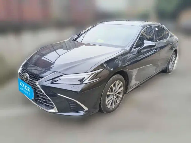 Фотография автомобиля — Lexus ES