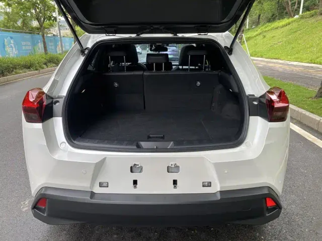 Lexus UX — Фото автомобиля 11