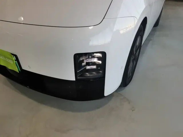 Li Auto MEGA — Фото автомобиля 23