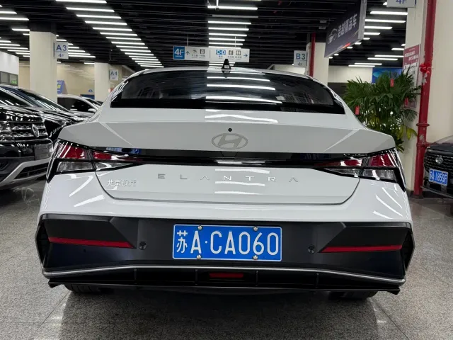 Hyundai Elantra — Фото автомобиля 10