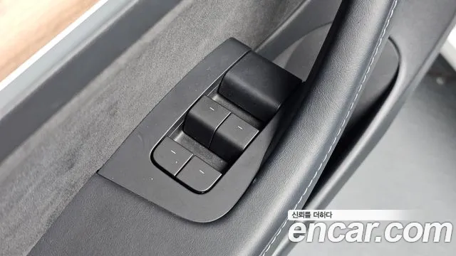 Tesla Model 3 — Фото автомобиля 26