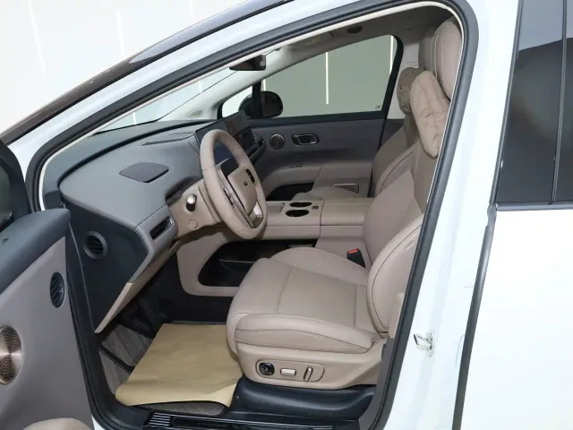 Li Auto i8 — Фото автомобиля 12