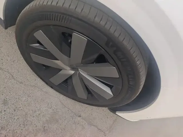 Li Auto Li Auto i6 2025 4WD Base Model — Фото автомобиля 6