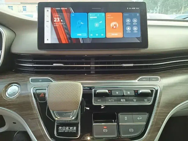 Roewe iMAX8 — Фото автомобиля 12