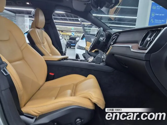 Вольво V60 V60 Cross Country 2 поколение B5 Ultimate AWD — Фото автомобиля 9