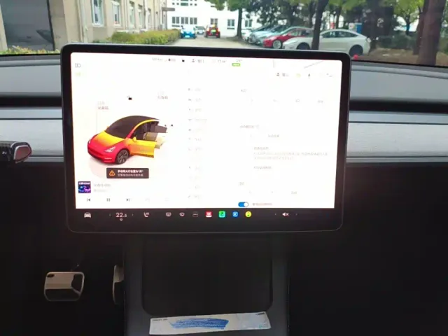 Tesla Model Y — Фото автомобиля 12
