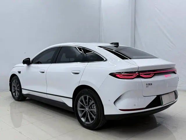 BYD Qin L — Фото автомобиля 14