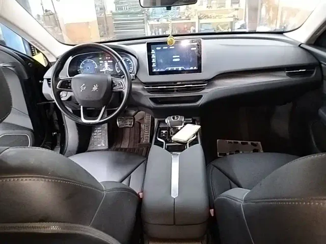 Hongqi E-QM5 — Фото автомобиля 9