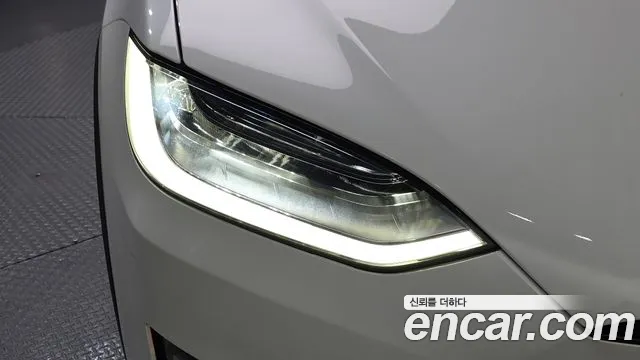 Tesla Model X — Фото автомобиля 21