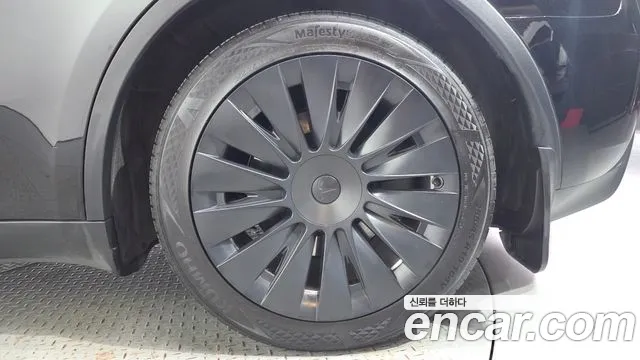 Tesla Model Y — Фото автомобиля 6