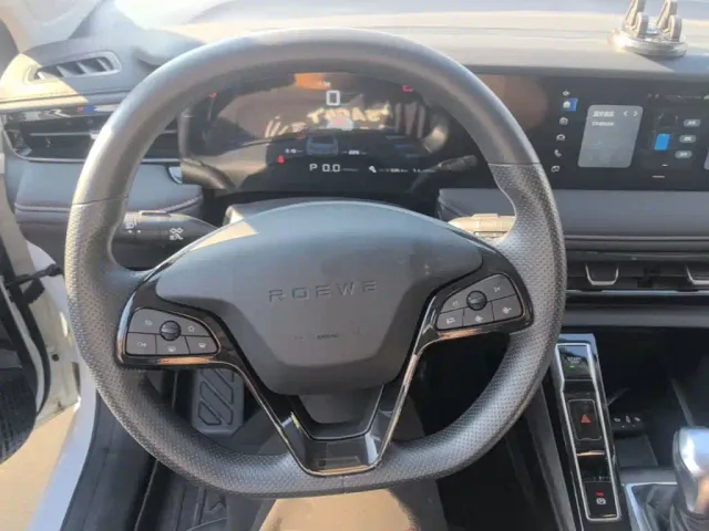Roewe i5 — Фото автомобиля 10