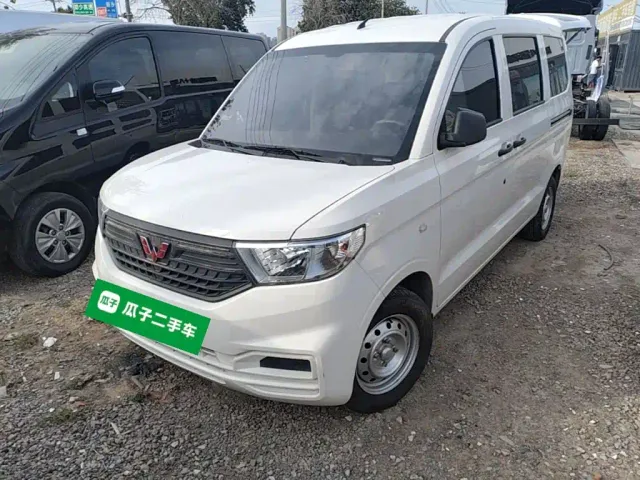 Фотография автомобиля — Wuling Hongguang V