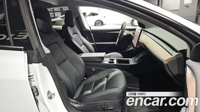 Tesla Model 3 — Фото автомобиля 11