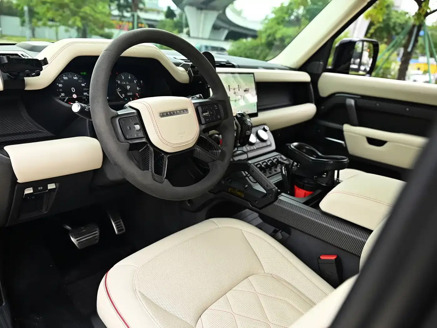 Land Rover Land Rover Defender 2023 Model 110 5.0T V8 — Фото автомобиля 6