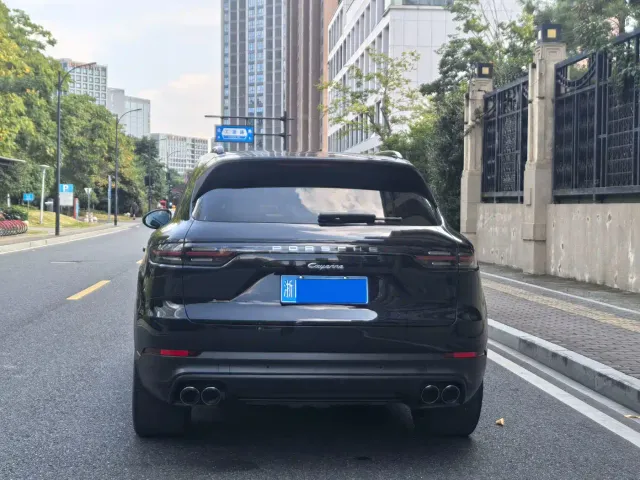 Porsche Cayenne — Фото автомобиля 14