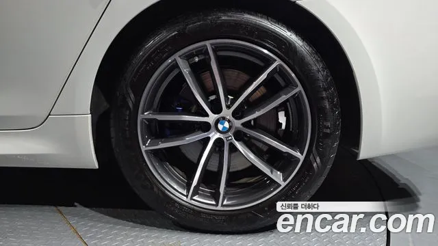 BMW 5-Series — Фото автомобиля 16