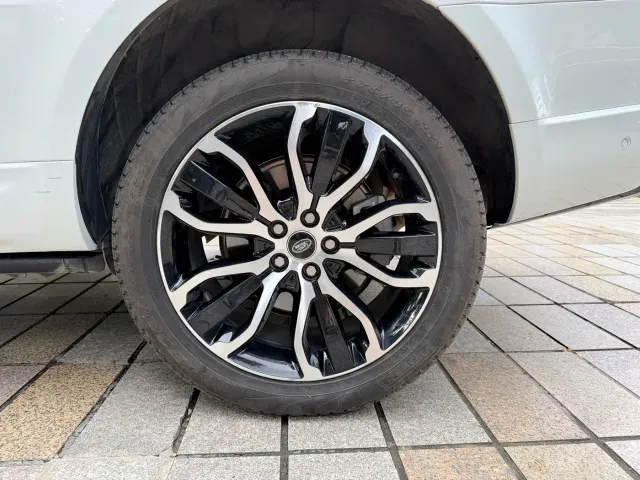 Land Rover Range Rover Sport 2022 3.0 L6 Gloss Black Edition — Фото автомобиля 9