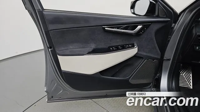 Kia EV6 — Фото автомобиля 24